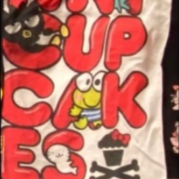 !!SOLD!! Johnny Cupcakes Hello kitty - Picture 2 of 2
